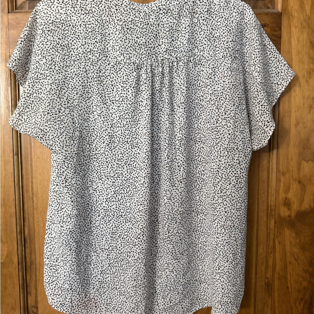 Banana Republic Patterned Blouse – Size L | Short Sleeve Relaxed Fit - Picture 2 of 2